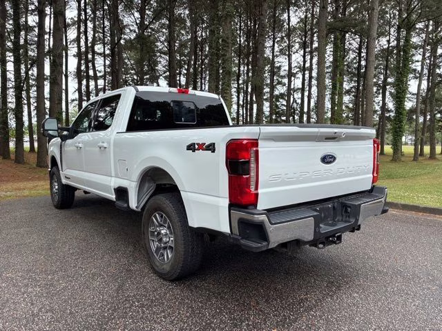 2024 Oxford White Ford Super Duty F-250 SRW Lariat 4X4 Truck