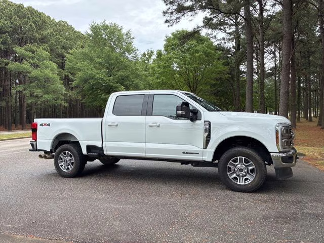 2024 Oxford White Ford Super Duty F-250 SRW Lariat 4X4 Truck