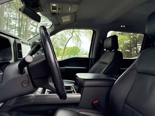 2024 Oxford White Ford Super Duty F-250 SRW Lariat 4X4 Truck