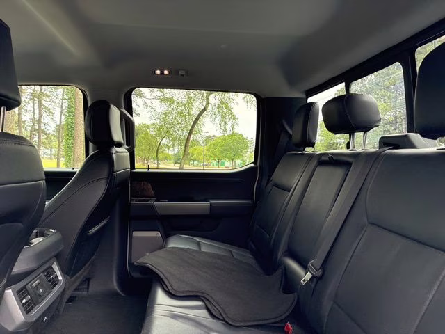 2024 Oxford White Ford Super Duty F-250 SRW Lariat 4X4 Truck