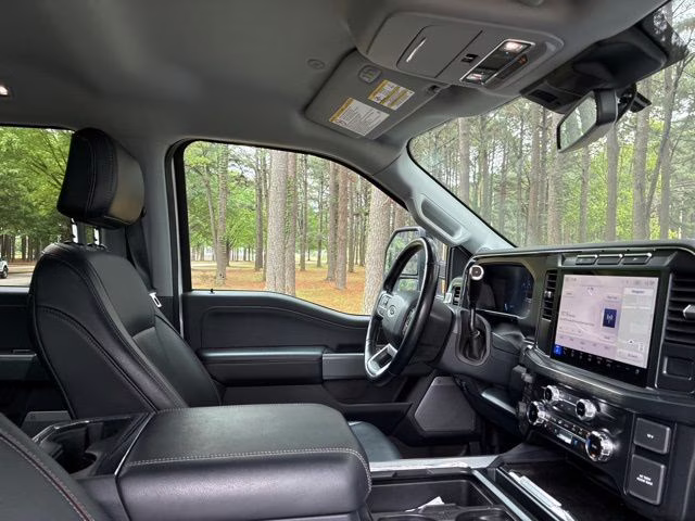 2024 Oxford White Ford Super Duty F-250 SRW Lariat 4X4 Truck
