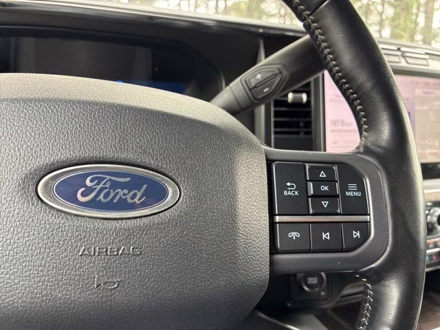2024 Oxford White Ford Super Duty F-250 SRW Lariat 4X4 Truck