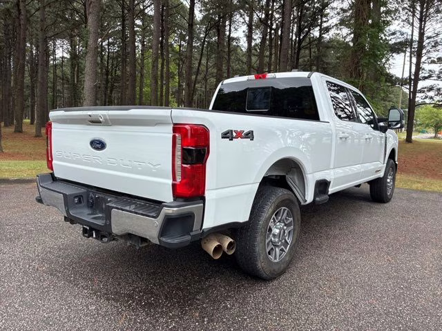 2024 Oxford White Ford Super Duty F-250 SRW Lariat 4X4 Truck