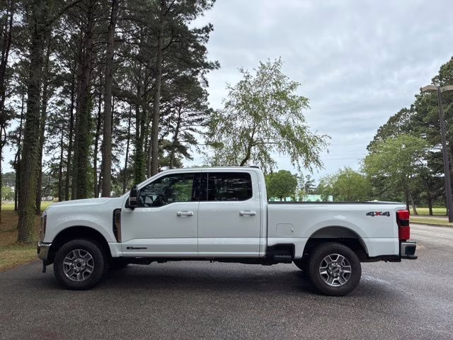 2024 Oxford White Ford Super Duty F-250 SRW Lariat 4X4 Truck