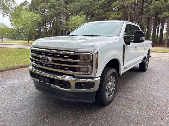 2024 Oxford White Ford Super Duty F-250 SRW Lariat 4X4 Truck