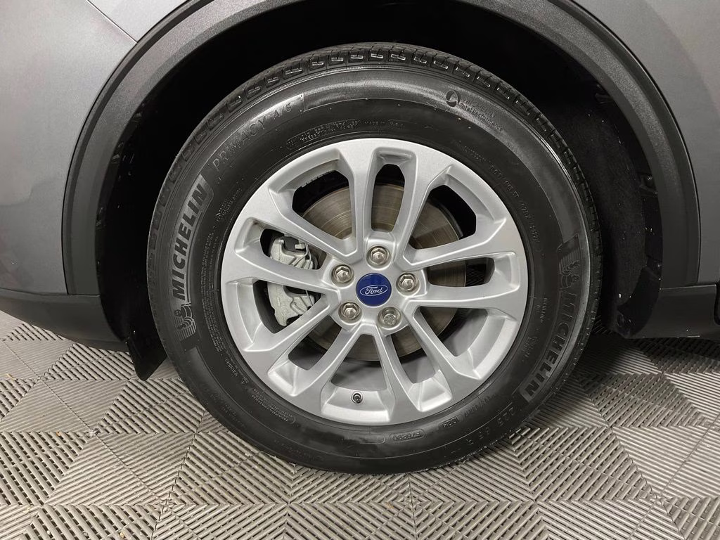 2022 Gray Metallic Ford Escape Hybrid SE FWD SUV