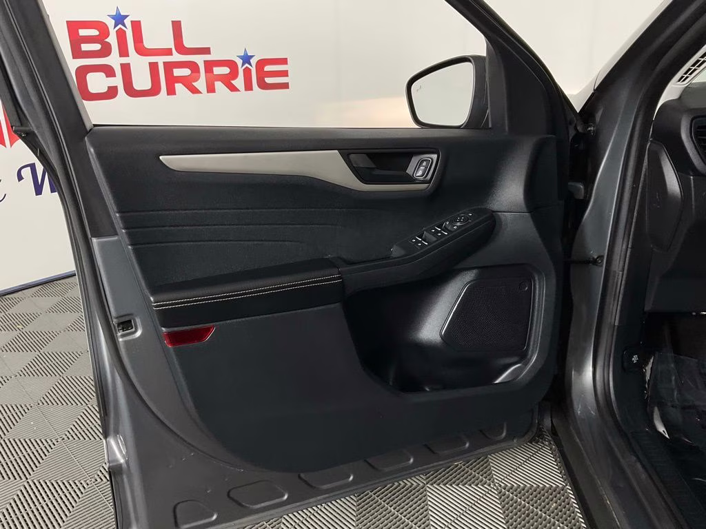 2022 Gray Metallic Ford Escape Hybrid SE FWD SUV