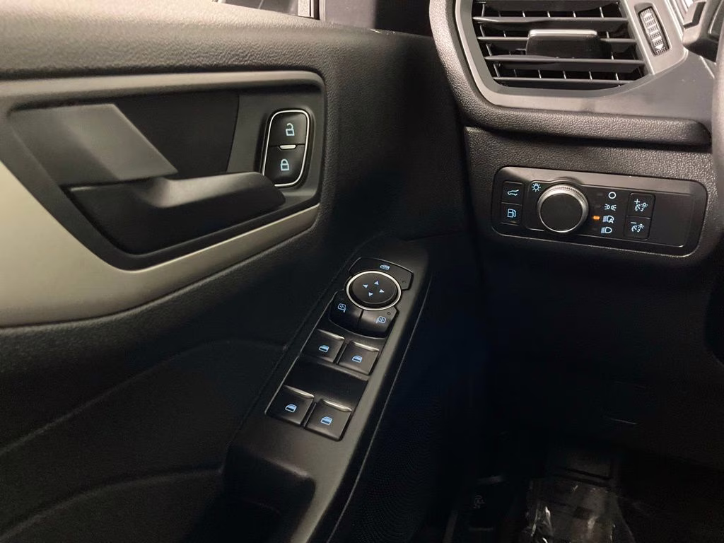 2022 Gray Metallic Ford Escape Hybrid SE FWD SUV