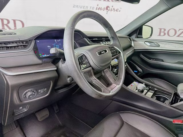 2022 Baltic Gray Metallic Clearcoat Jeep Grand Cherokee L Overland 4X4 SUV