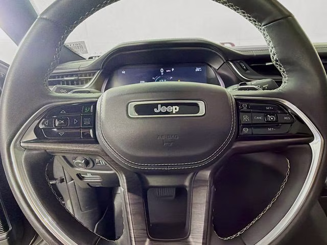 2022 Baltic Gray Metallic Clearcoat Jeep Grand Cherokee L Overland 4X4 SUV