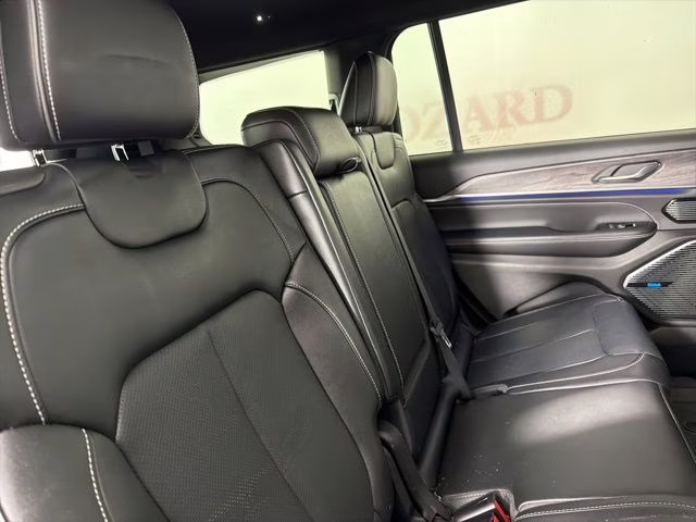 2022 Baltic Gray Metallic Clearcoat Jeep Grand Cherokee L Overland 4X4 SUV