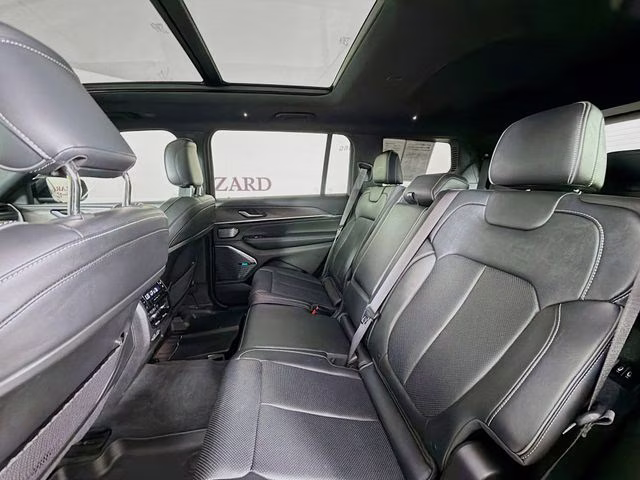2022 Baltic Gray Metallic Clearcoat Jeep Grand Cherokee L Overland 4X4 SUV