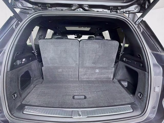 2022 Baltic Gray Metallic Clearcoat Jeep Grand Cherokee L Overland 4X4 SUV