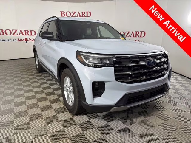 2025 White Metallic Ford Explorer Active RWD SUV