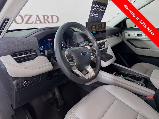 2025 White Metallic Ford Explorer Active RWD SUV