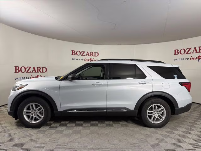 2025 White Metallic Ford Explorer Active RWD SUV
