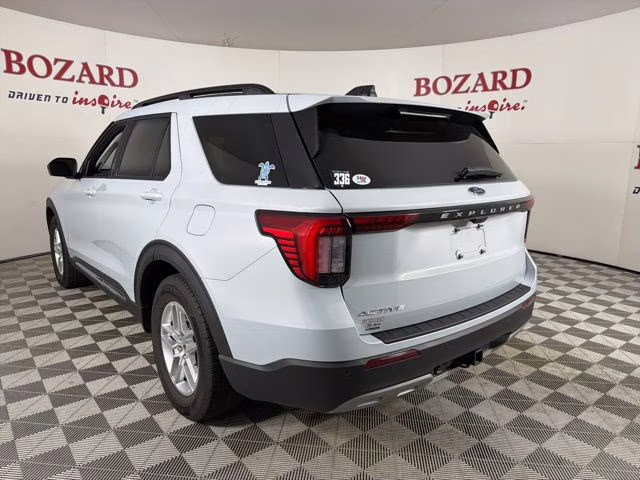 2025 White Metallic Ford Explorer Active RWD SUV