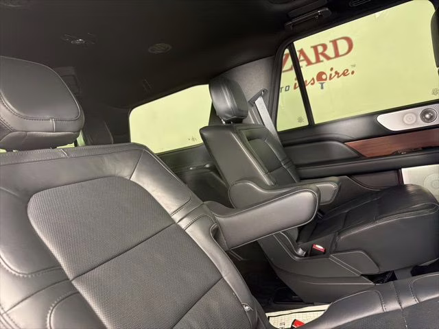 2023 White Metallic Lincoln Navigator Reserve 4X4 SUV