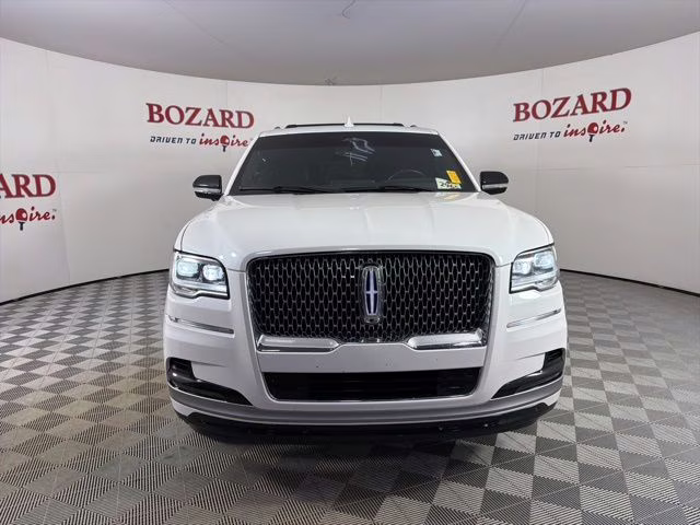 2023 White Metallic Lincoln Navigator Reserve 4X4 SUV