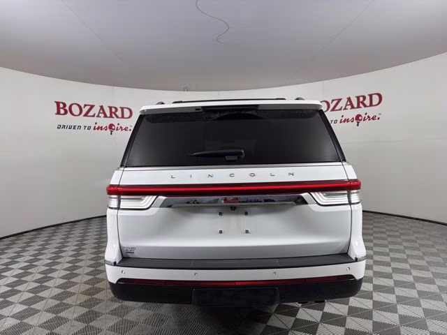 2023 White Metallic Lincoln Navigator Reserve 4X4 SUV