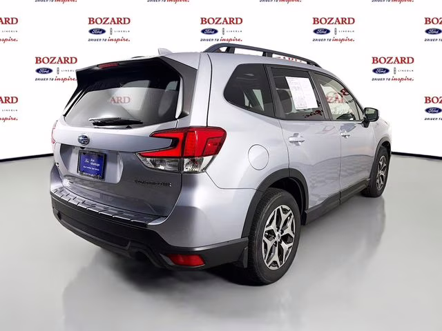 2023 Ice Silver Metallic Subaru Forester Premium AWD SUV
