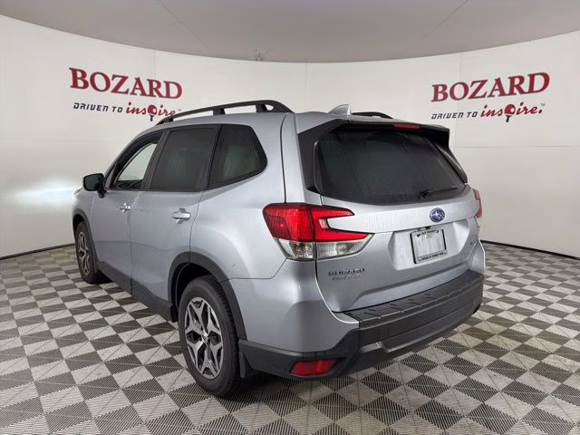 2023 Ice Silver Metallic Subaru Forester Premium AWD SUV