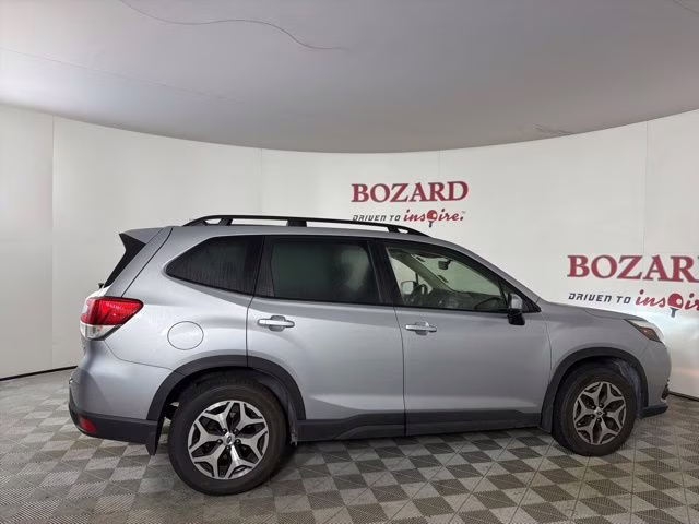 2023 Ice Silver Metallic Subaru Forester Premium AWD SUV