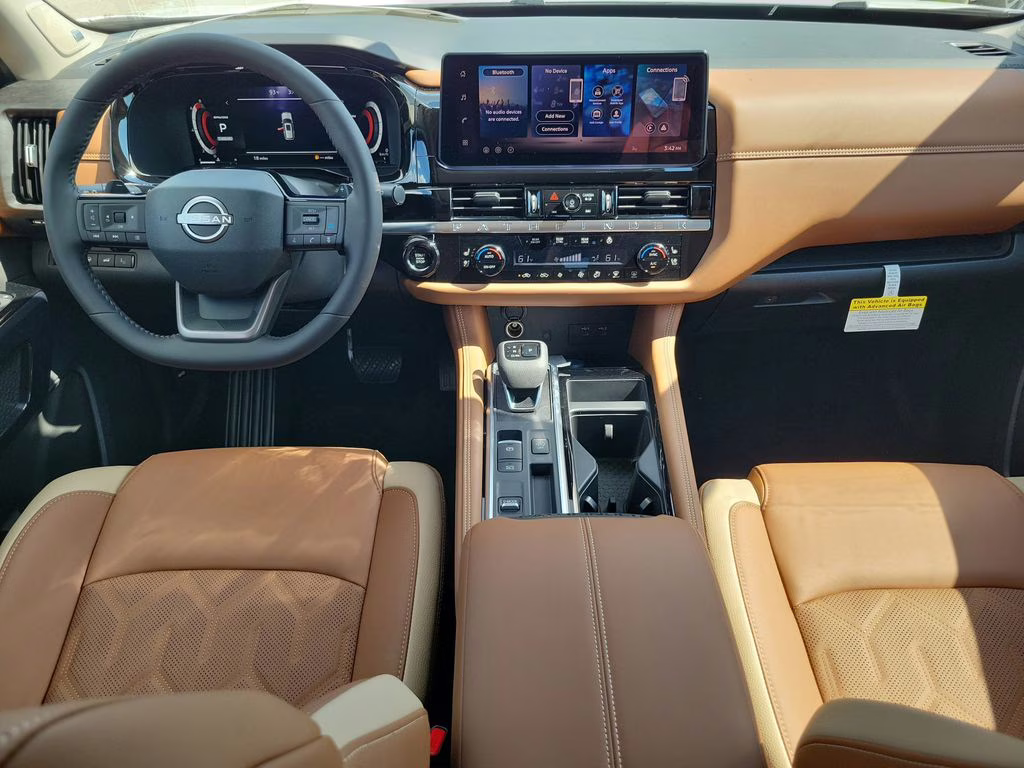 2026 Everest White Pearl Tricoat Nissan Pathfinder Platinum FWD SUV