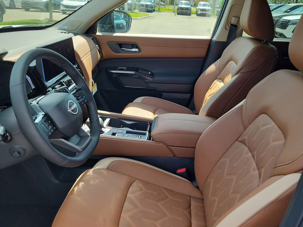 2026 Everest White Pearl Tricoat Nissan Pathfinder Platinum FWD SUV