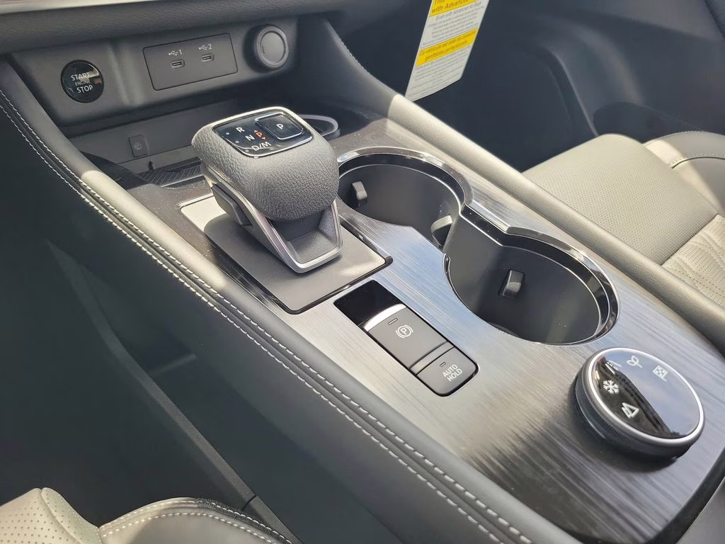 2026 Everest White Pearl/Super Black Nissan Rogue Platinum AWD SUV