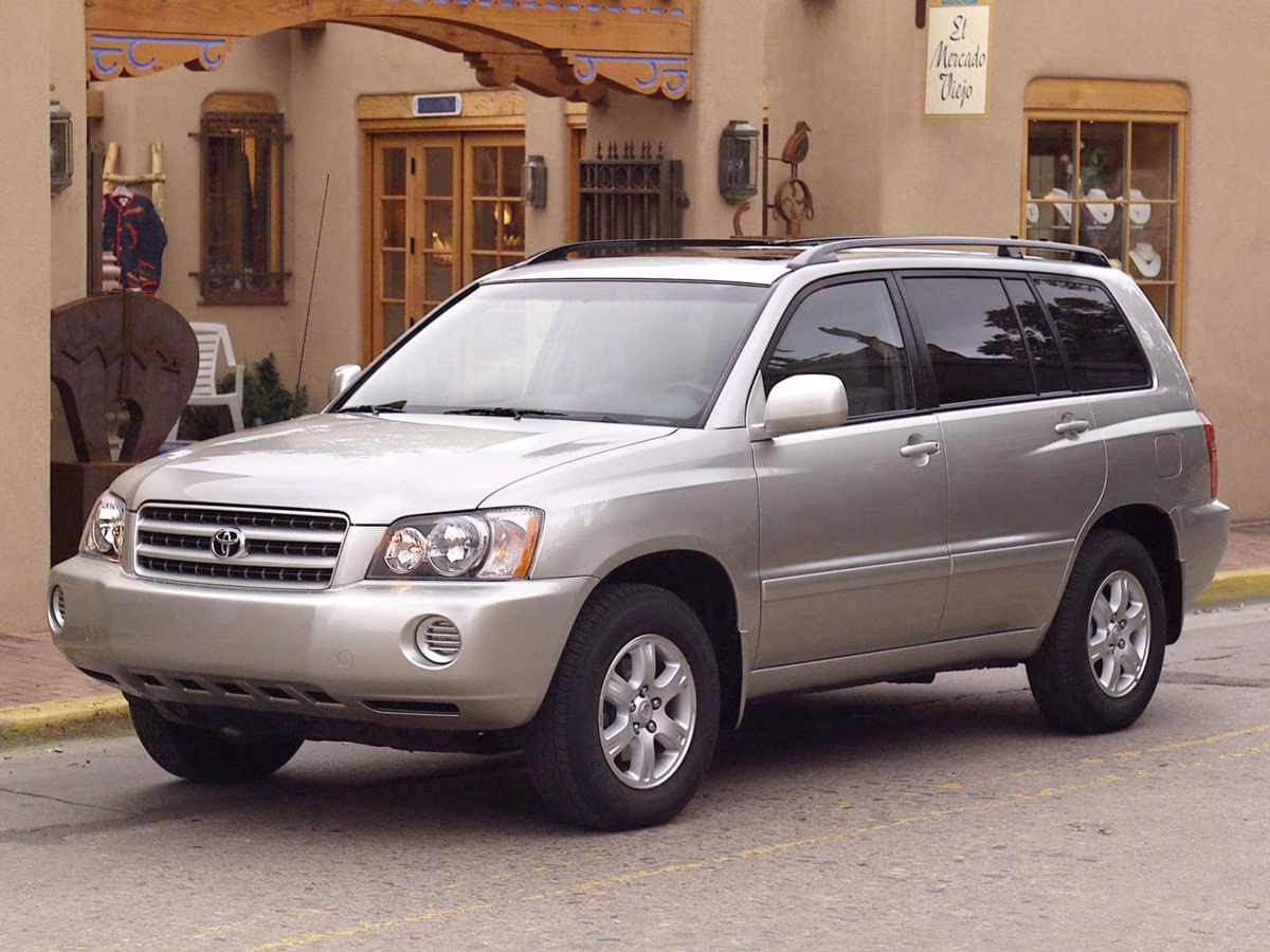 2003 Millennium Silver Metallic Toyota Highlander V6 4X4 SUV