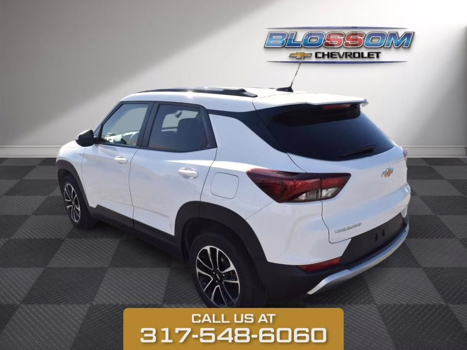 2025 Summit White Chevrolet Trailblazer LT FWD SUV