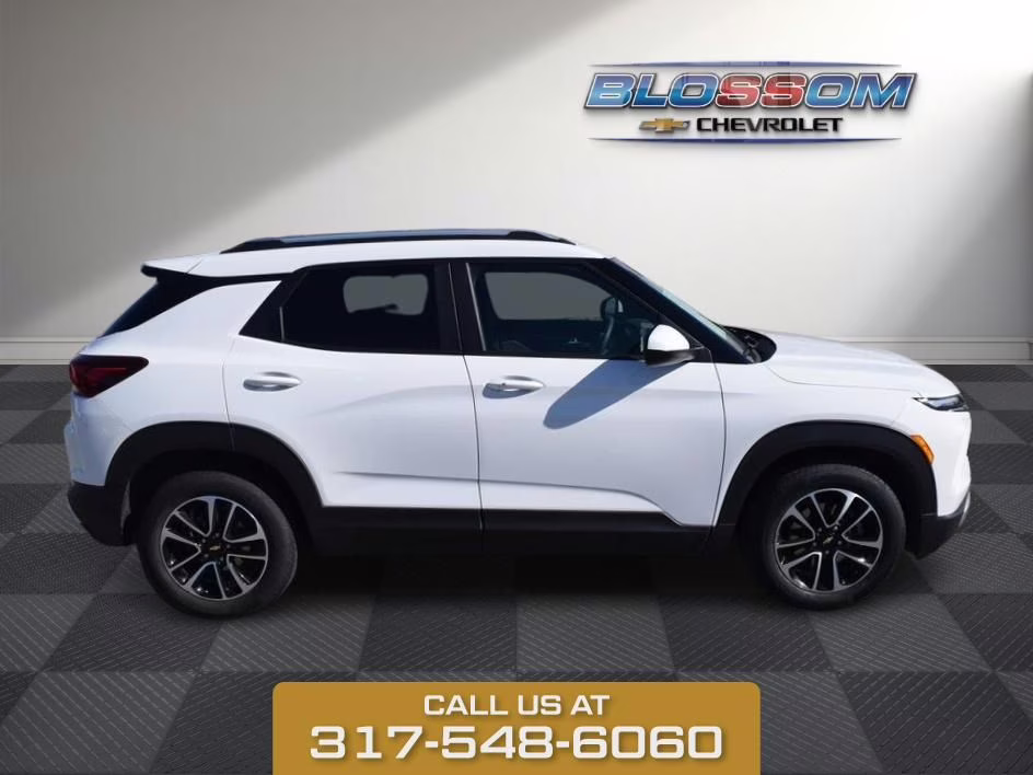 2025 Summit White Chevrolet Trailblazer LT FWD SUV