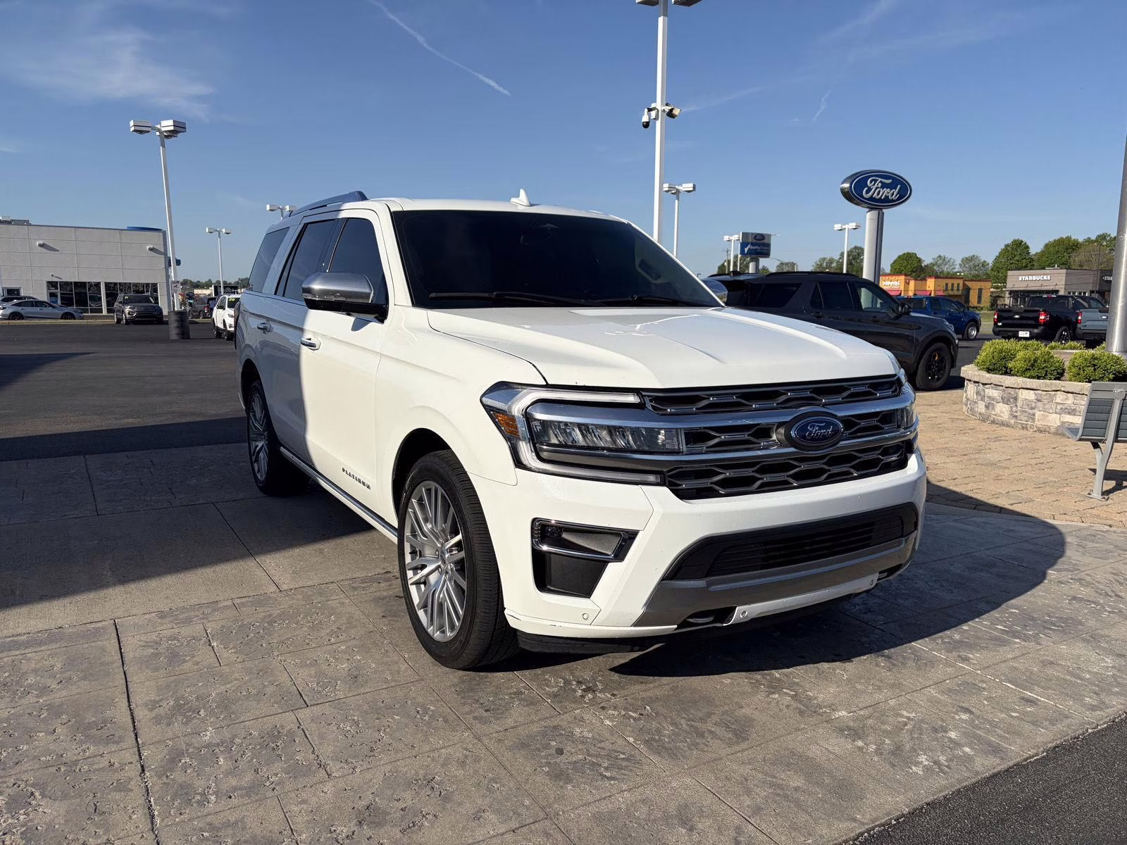 2023 Star White Metallic Tri-Coat Ford Expedition Platinum 4X4 SUV