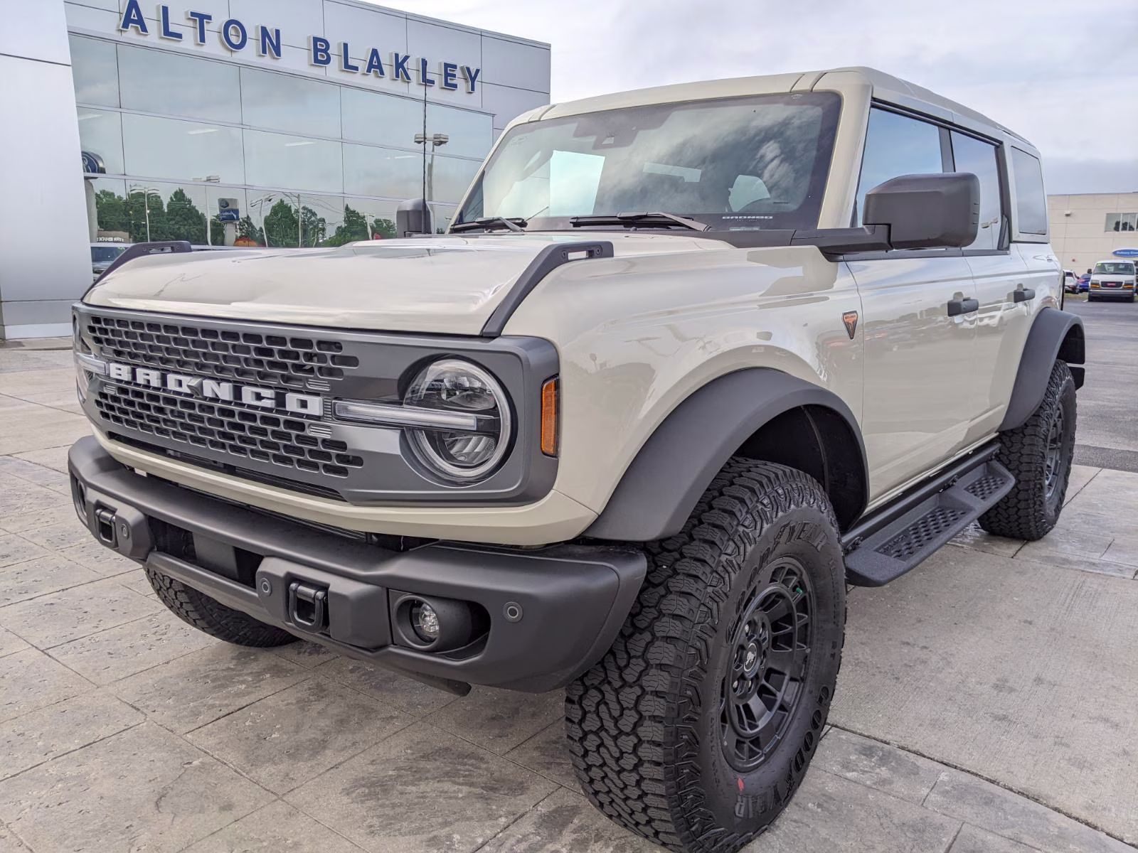 2026 Desert Sand Ford Bronco Badlands 4X4 SUV