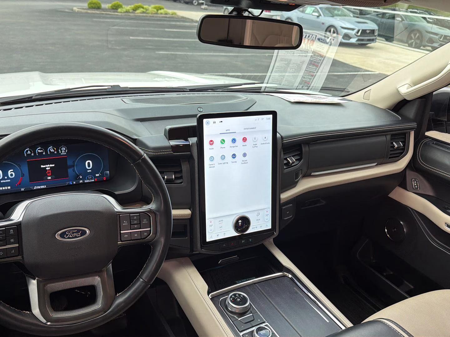 2023 Star White Metallic Tri-Coat Ford Expedition Platinum 4X4 SUV