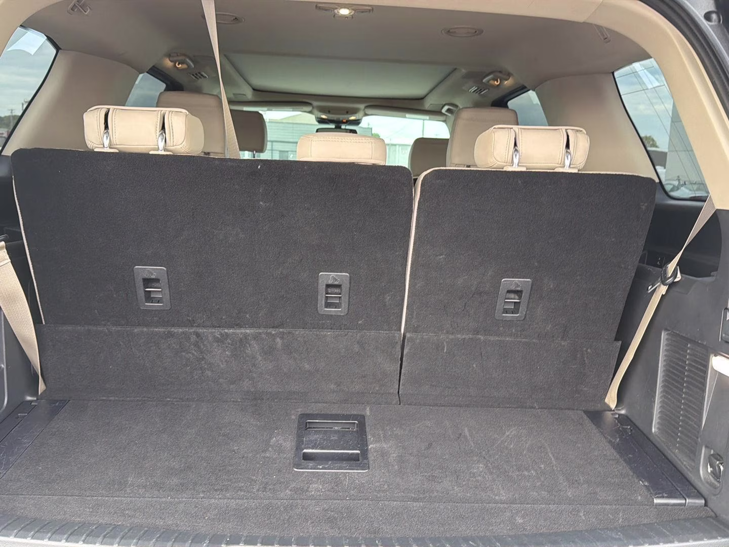 2023 Star White Metallic Tri-Coat Ford Expedition Platinum 4X4 SUV
