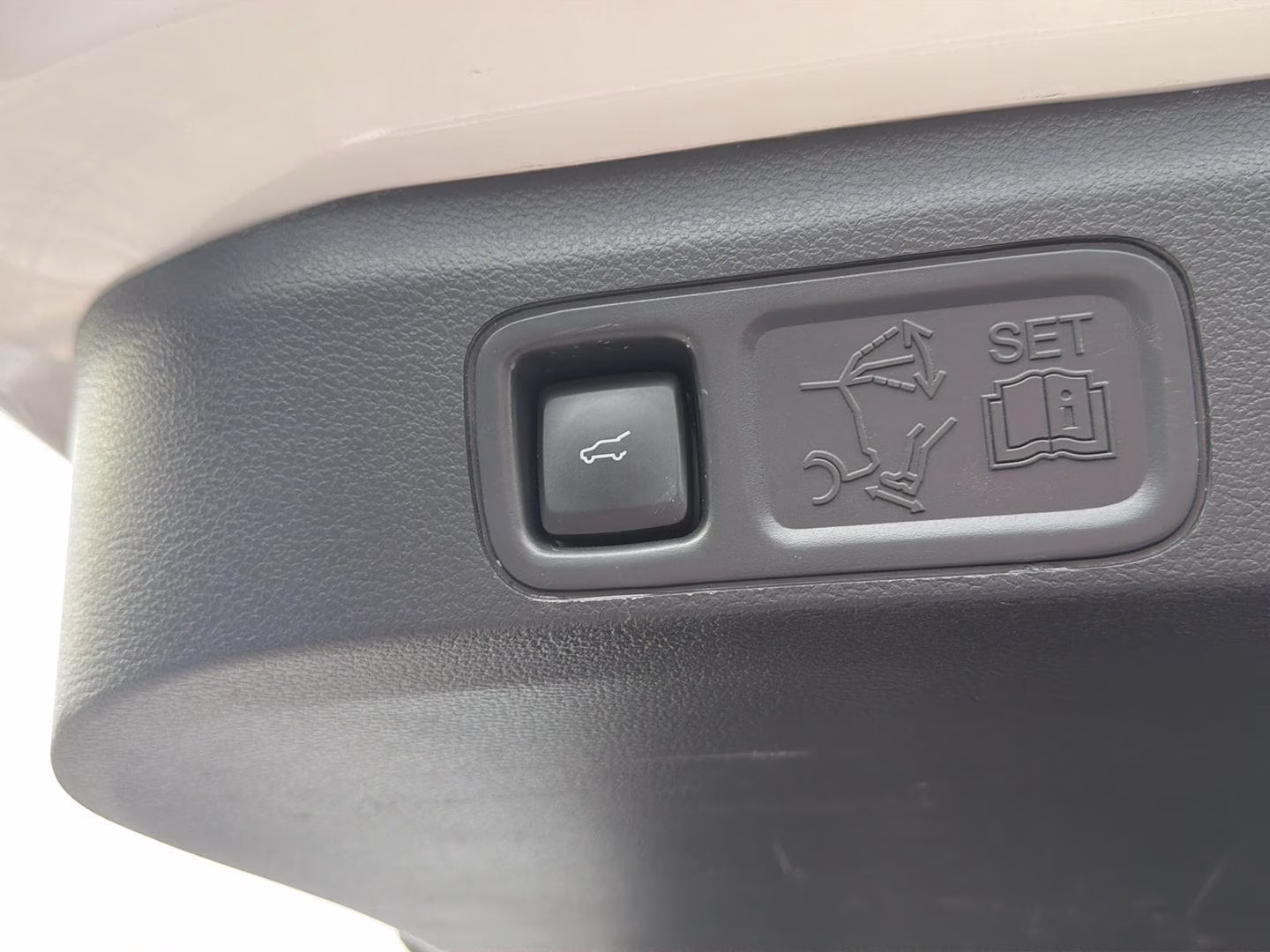 2023 Star White Metallic Tri-Coat Ford Expedition Platinum 4X4 SUV