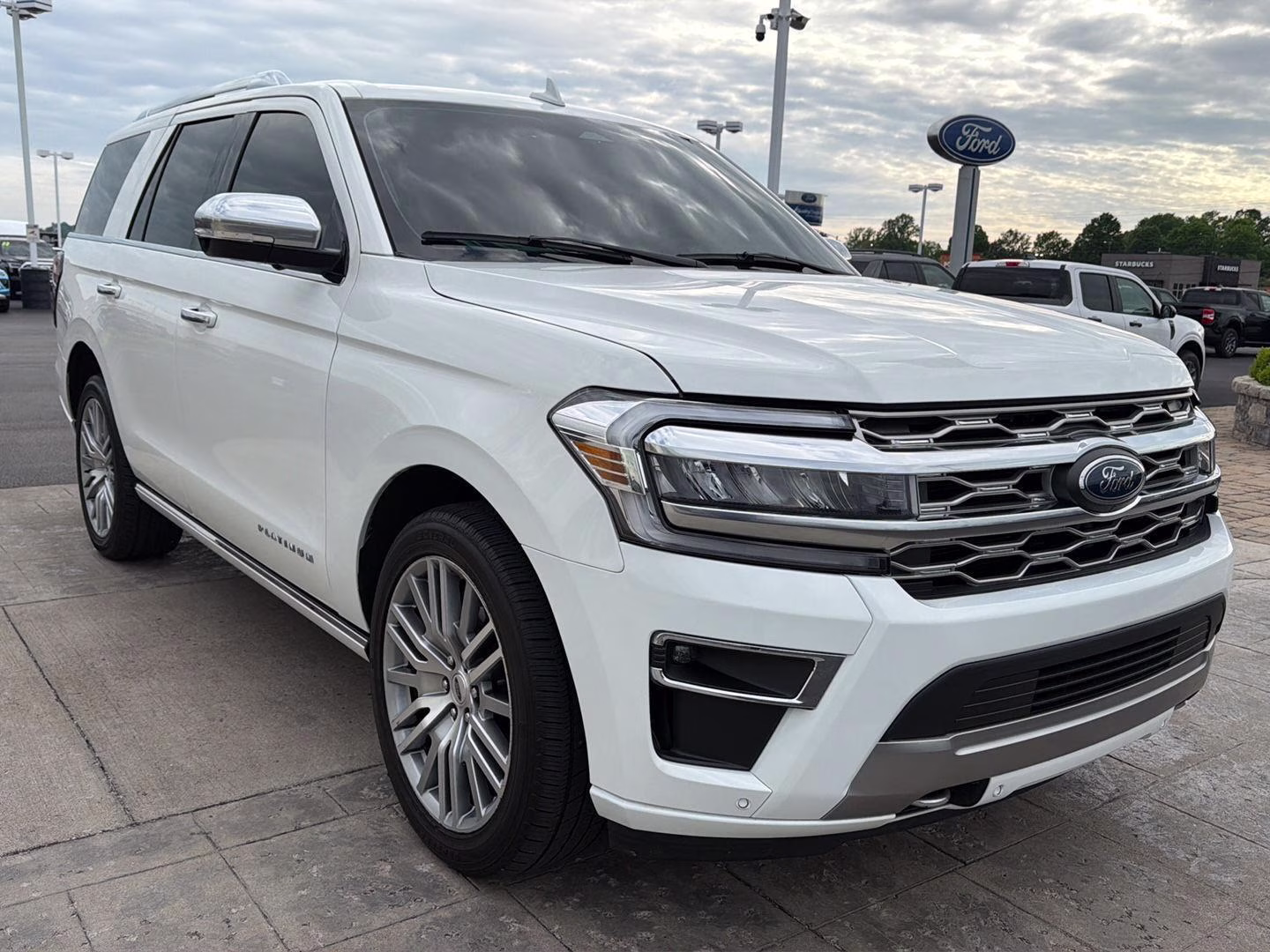 2023 Star White Metallic Tri-Coat Ford Expedition Platinum 4X4 SUV