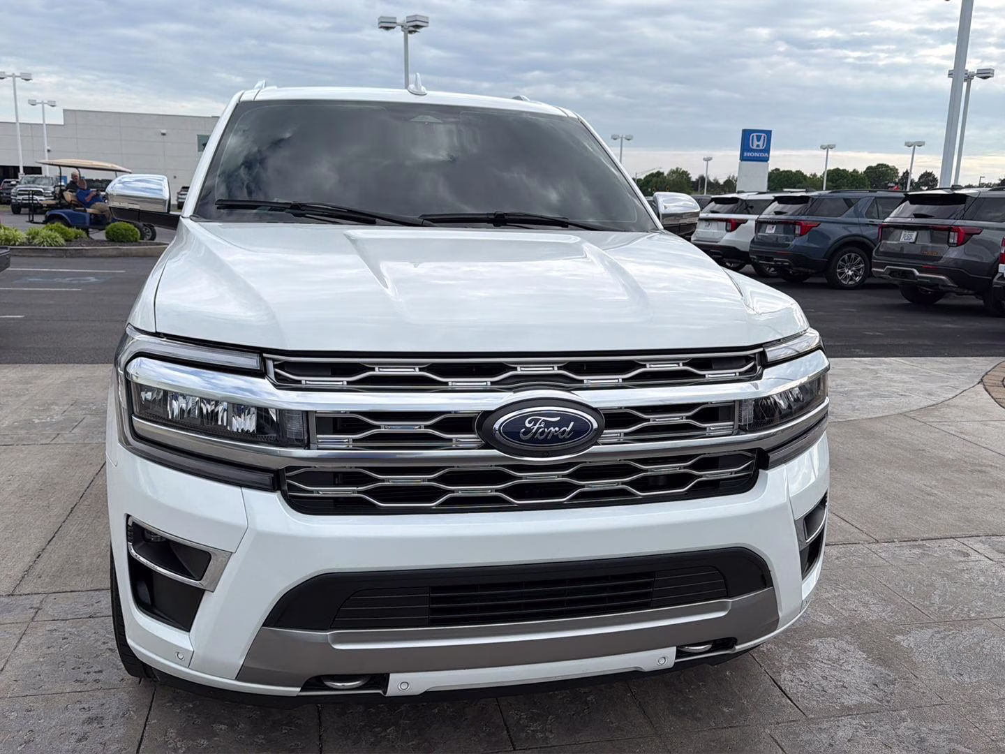 2023 Star White Metallic Tri-Coat Ford Expedition Platinum 4X4 SUV