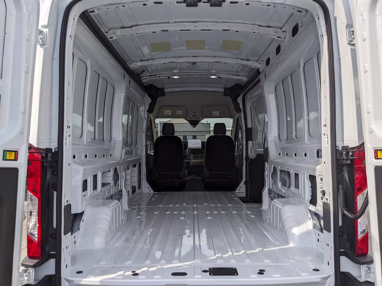 2026 Oxford White Ford Transit Cargo Van T-250 148 MED RF 9150 GV RWD Van