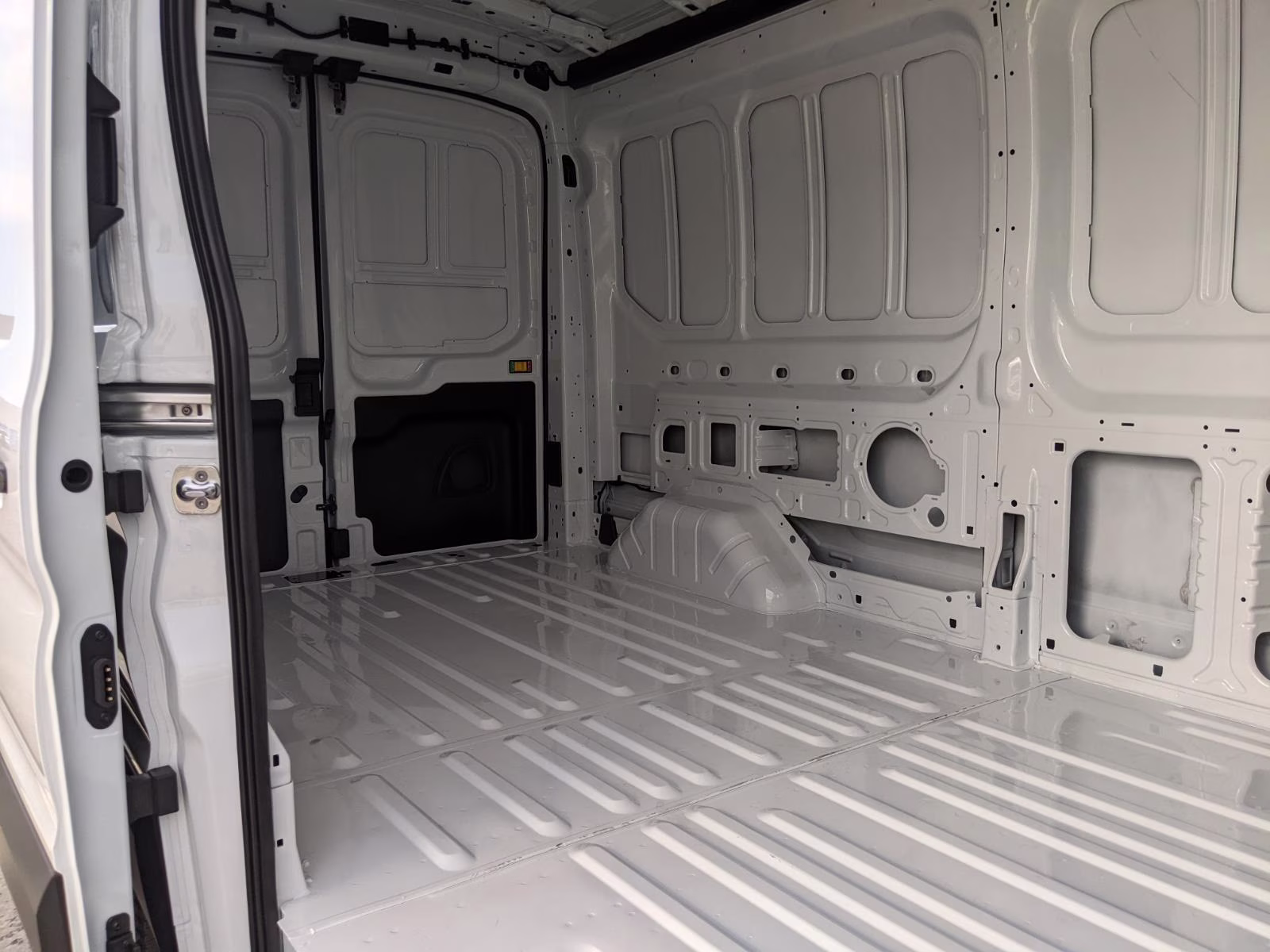2026 Oxford White Ford Transit Cargo Van T-250 148 MED RF 9150 GV RWD Van