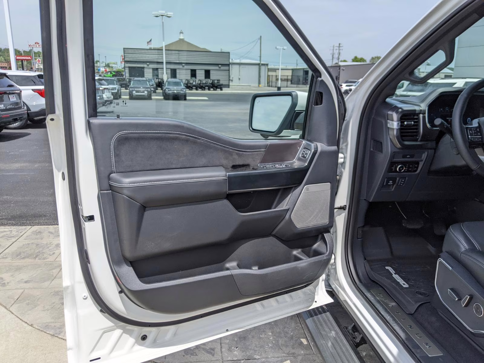2026 Star White Metallic Tri-Coat Ford F-150 Platinum 4X4 Truck