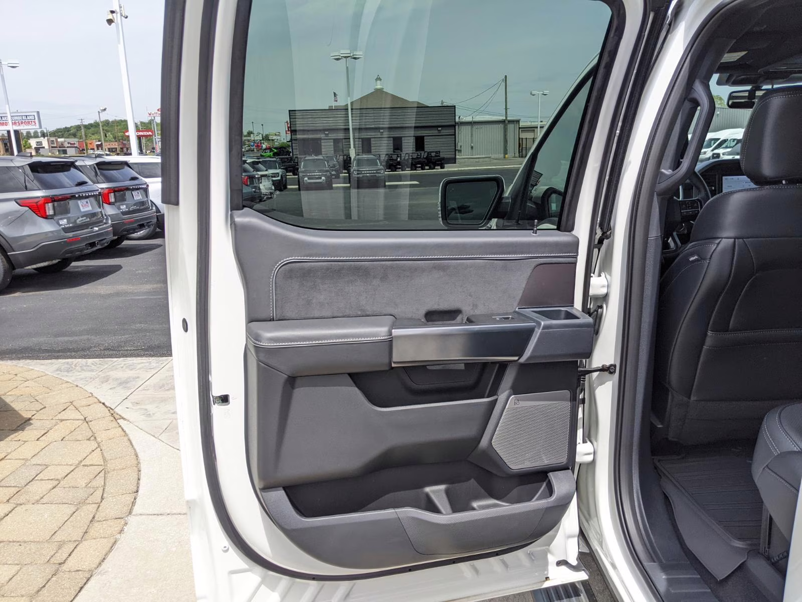 2026 Star White Metallic Tri-Coat Ford F-150 Platinum 4X4 Truck