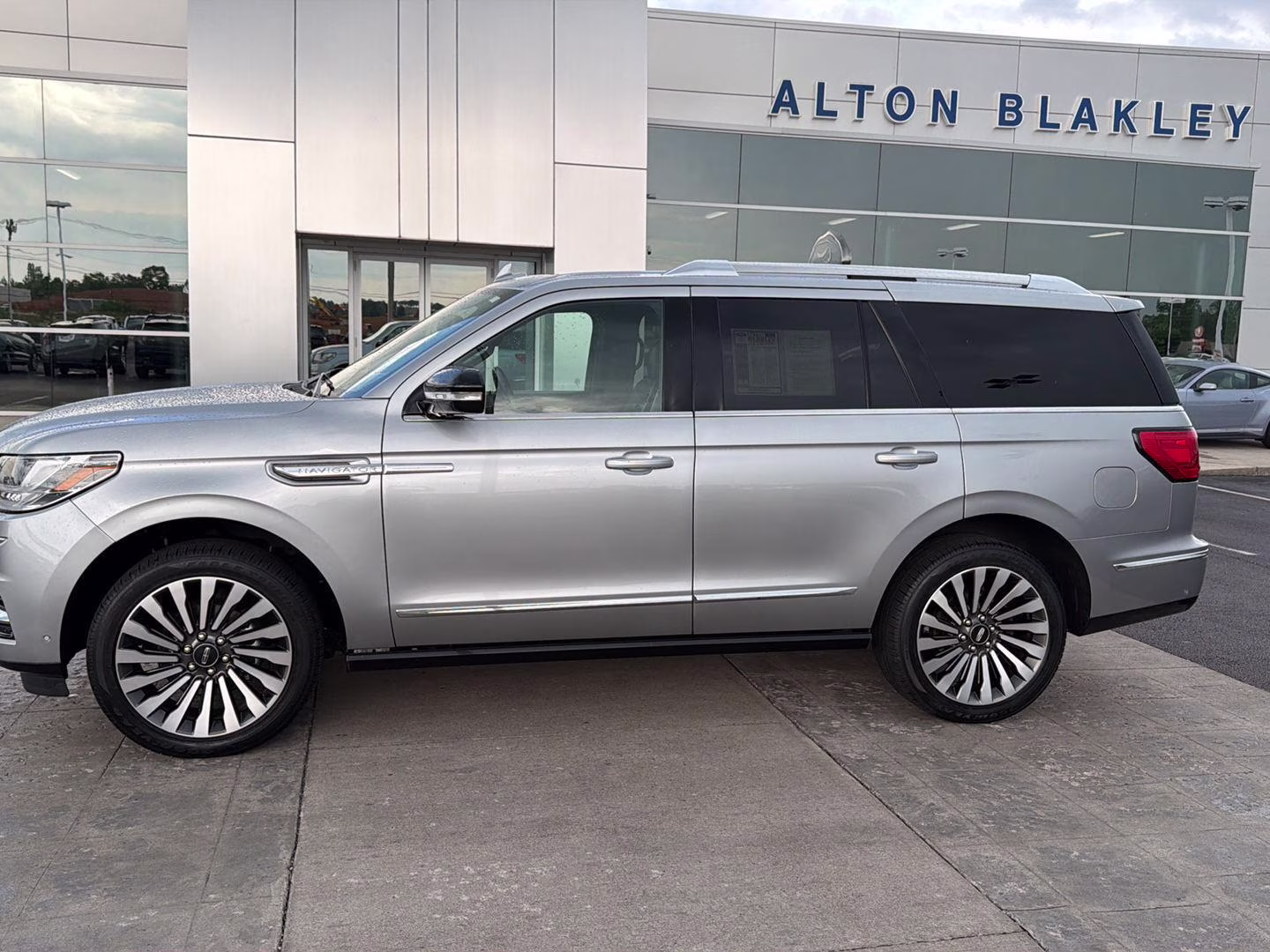 2021 Silver Radiance Lincoln Navigator Reserve 4X4 SUV