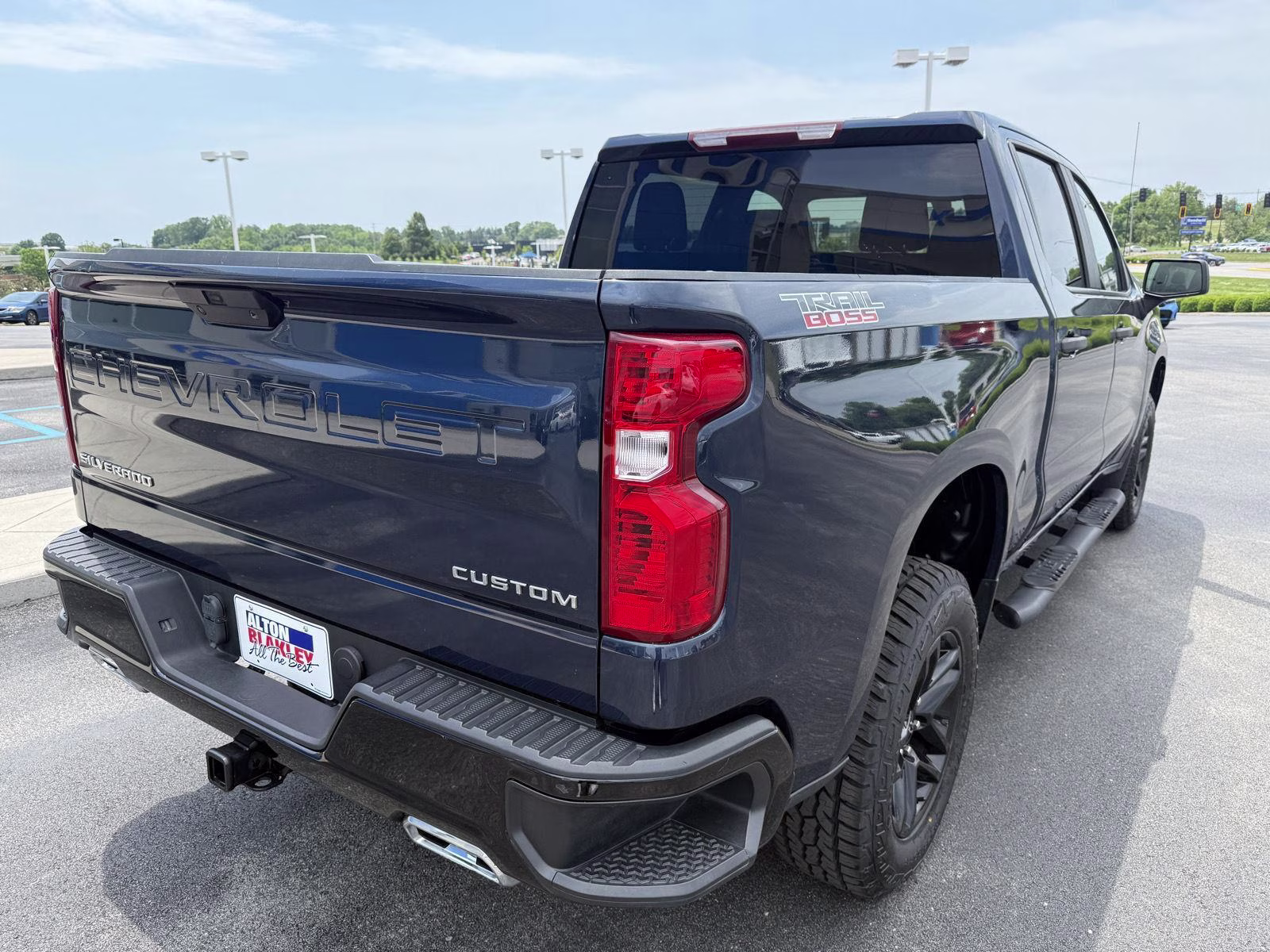 2021 Northsky Blue Metallic Chevrolet Silverado 1500 Custom Trail Boss 4X4 Truck