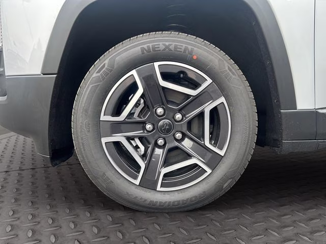2026 Silver Zynith Clearcoat Jeep Cherokee Limited 4X4 SUV