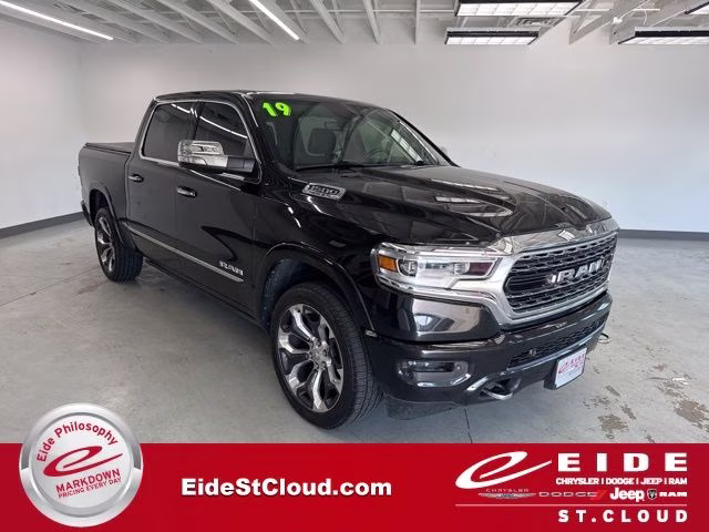 2019 Diamond Black Crystal Pearlcoat Ram 1500 Limited 4X4 Truck