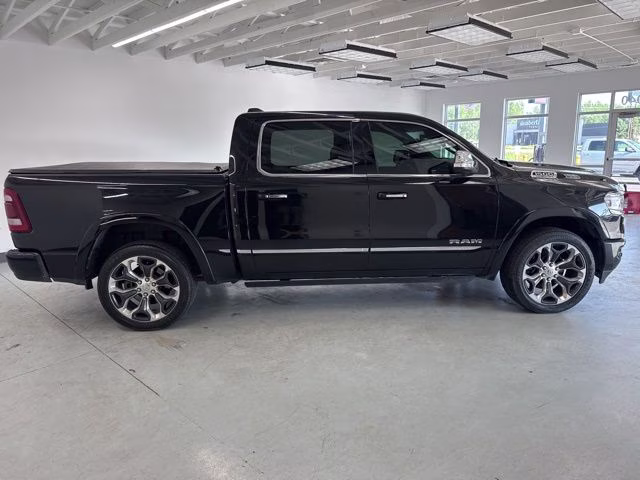2019 Diamond Black Crystal Pearlcoat Ram 1500 Limited 4X4 Truck