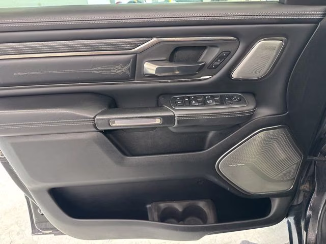 2019 Diamond Black Crystal Pearlcoat Ram 1500 Limited 4X4 Truck